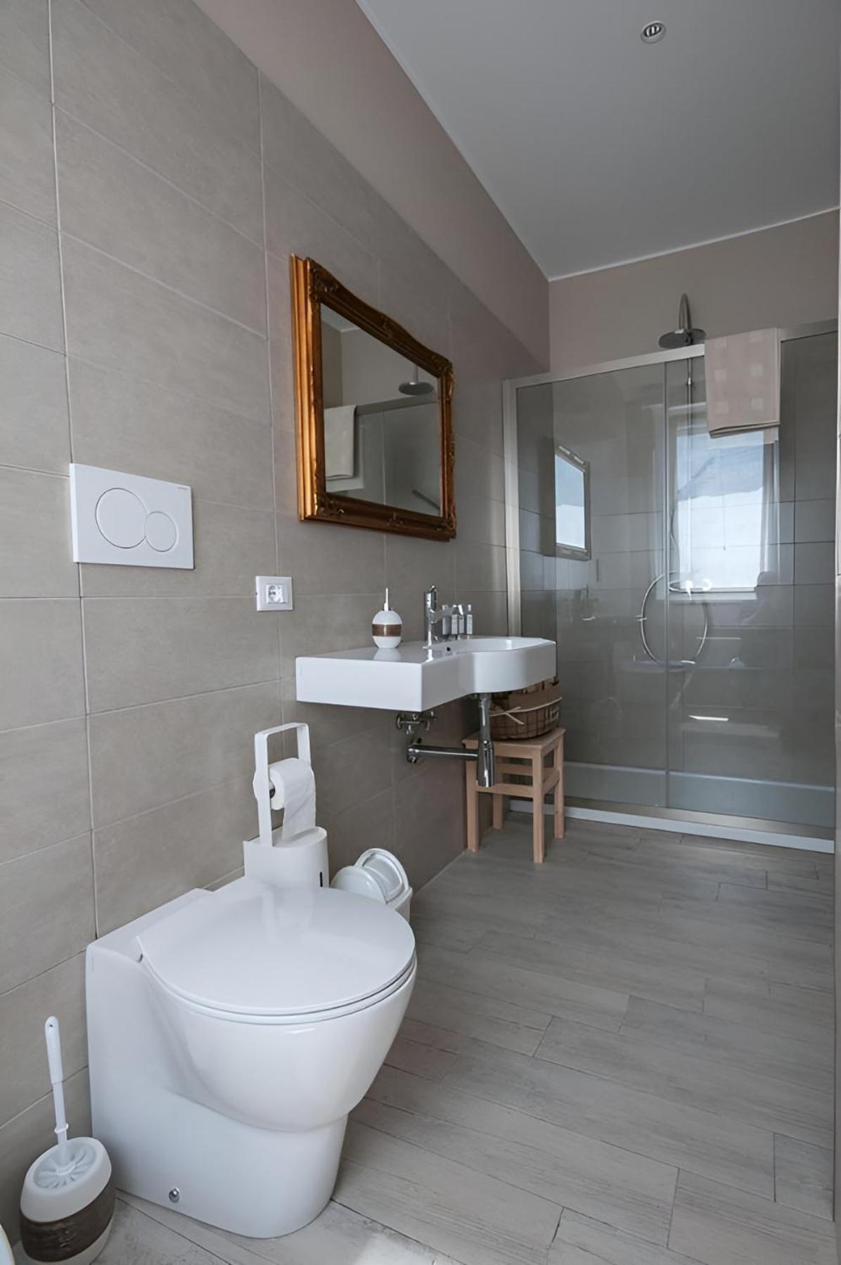 Alla Scaletta - Stanze Con Bagno Privato E Wifi A Pochi Passi Dal Duomo ミランドラ エクステリア 写真