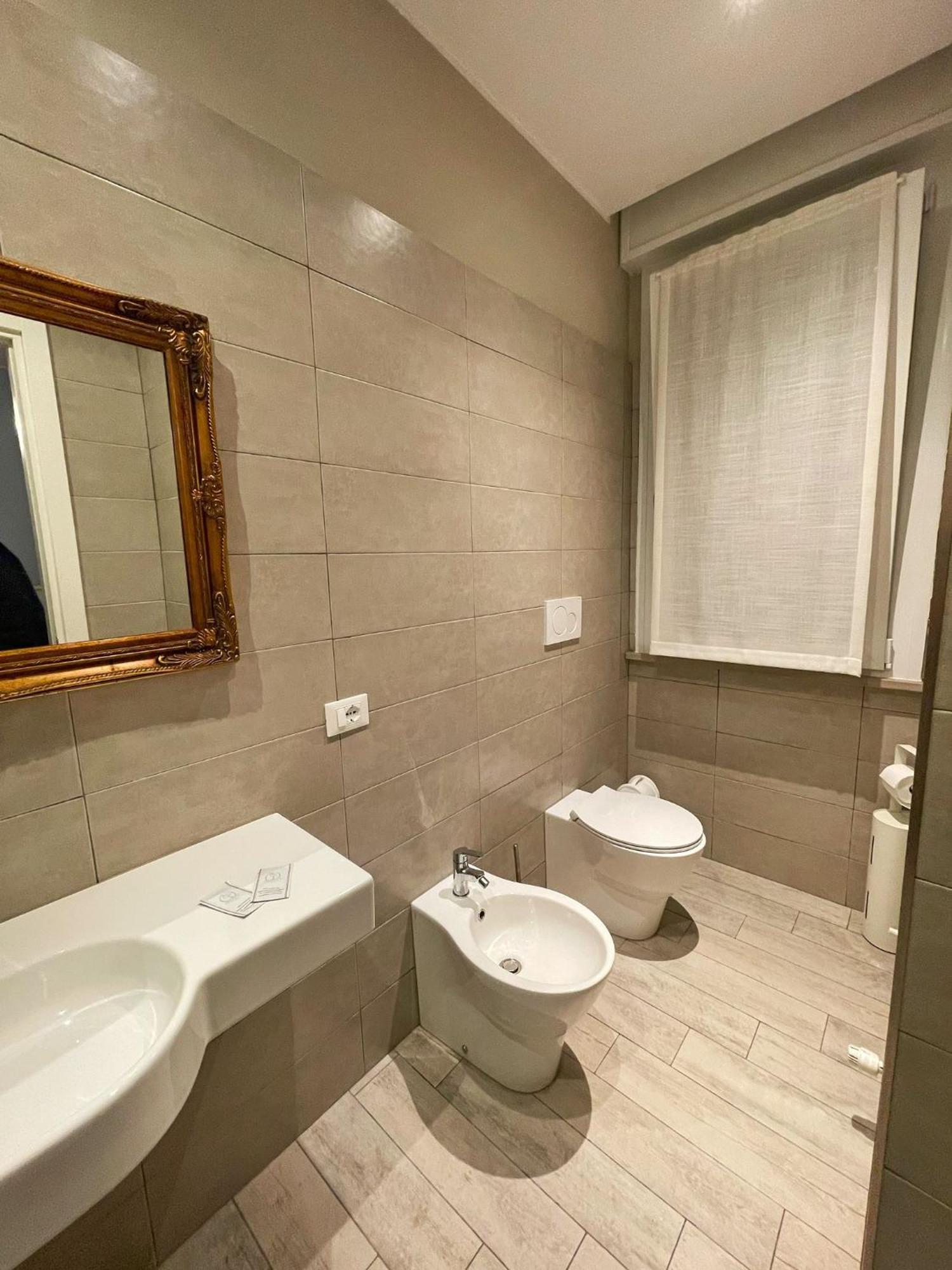 Alla Scaletta - Stanze Con Bagno Privato E Wifi A Pochi Passi Dal Duomo ミランドラ エクステリア 写真