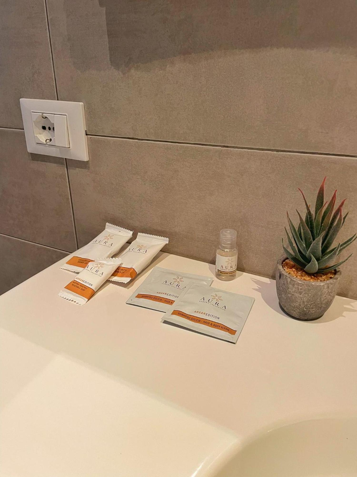 Alla Scaletta - Stanze Con Bagno Privato E Wifi A Pochi Passi Dal Duomo ミランドラ エクステリア 写真
